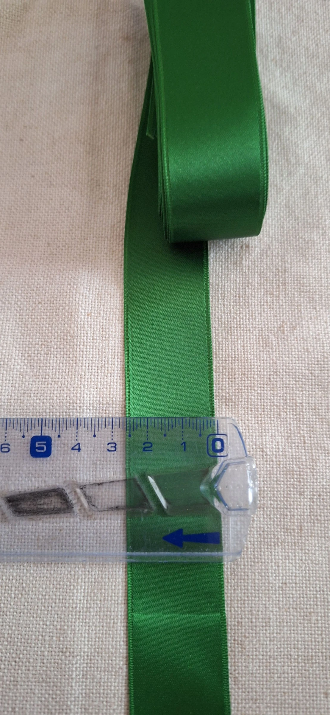 5 mètres de satin 25 mm, double face vert vif